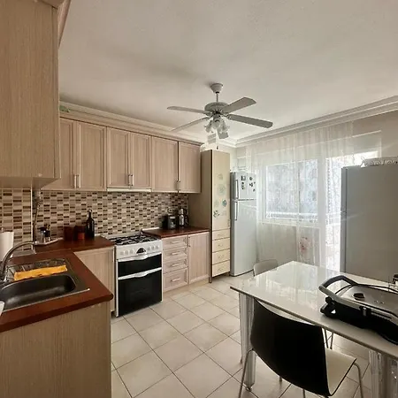 Apartament Plaja Sadece 700 M Uzaklikta Antalya