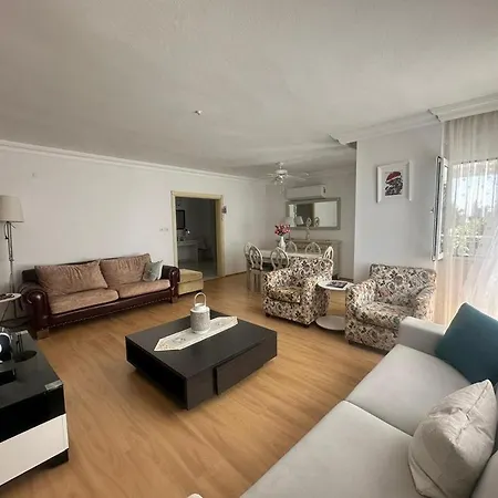 Plaja Sadece 700 M Uzaklikta Antalya