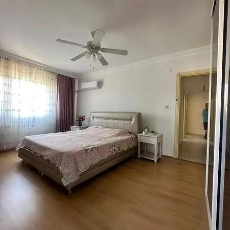 Plaja Sadece 700 M Uzaklikta أنطاليا